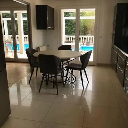 Villa Avec Piscine Saint-nom-le-breteche Saint-Nom-la-Breteche