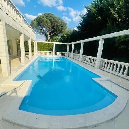 Avec Piscine Saint-nom-le-breteche Villa