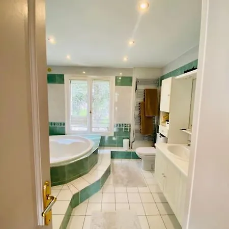 Avec Piscine Saint-nom-le-breteche Villa Saint-Nom-la-Breteche